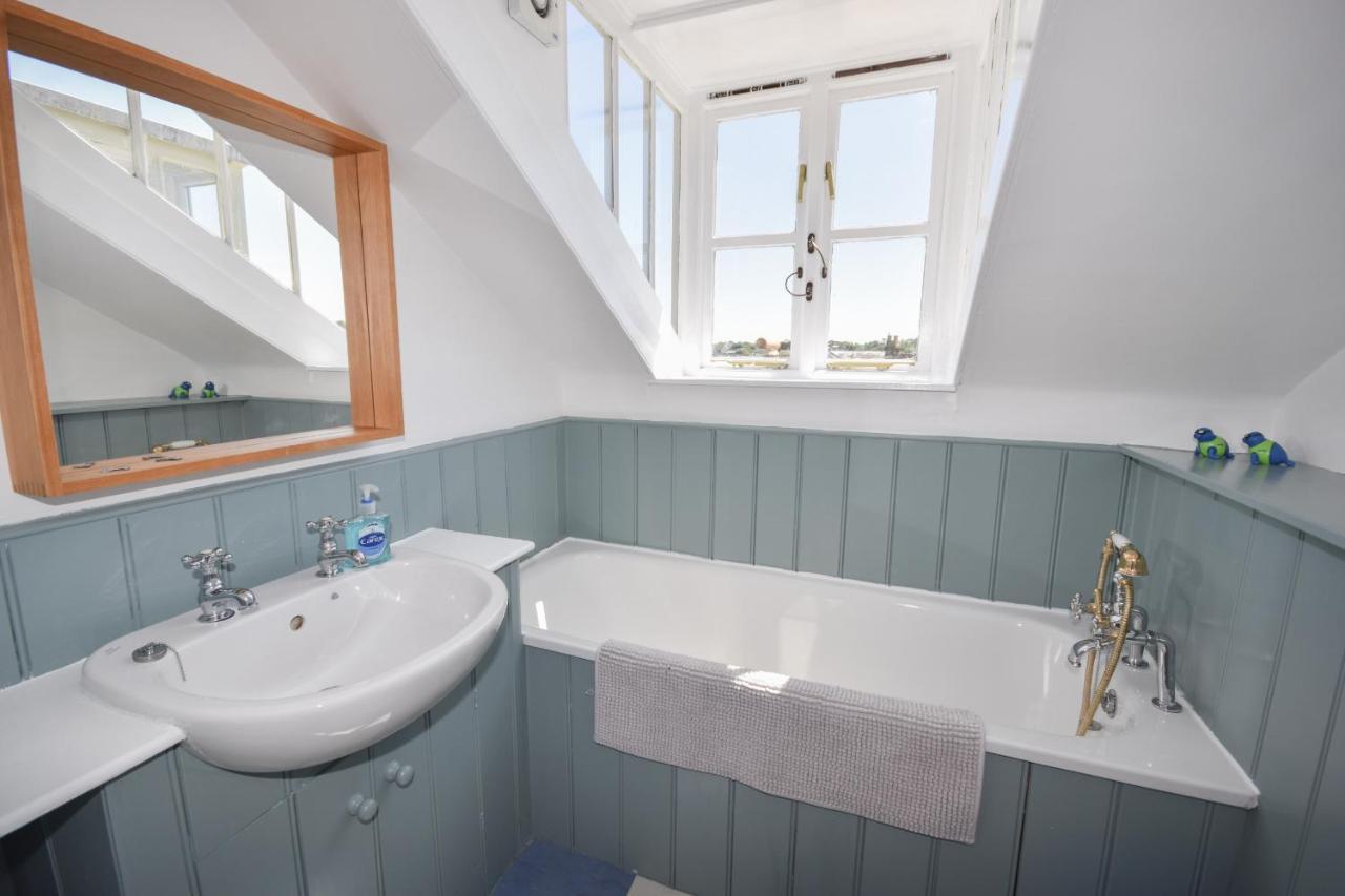 Arden Villa, Sleeps 8, Moments From The Golden Sandy Beach Of Ryde Ryde  Extérieur photo