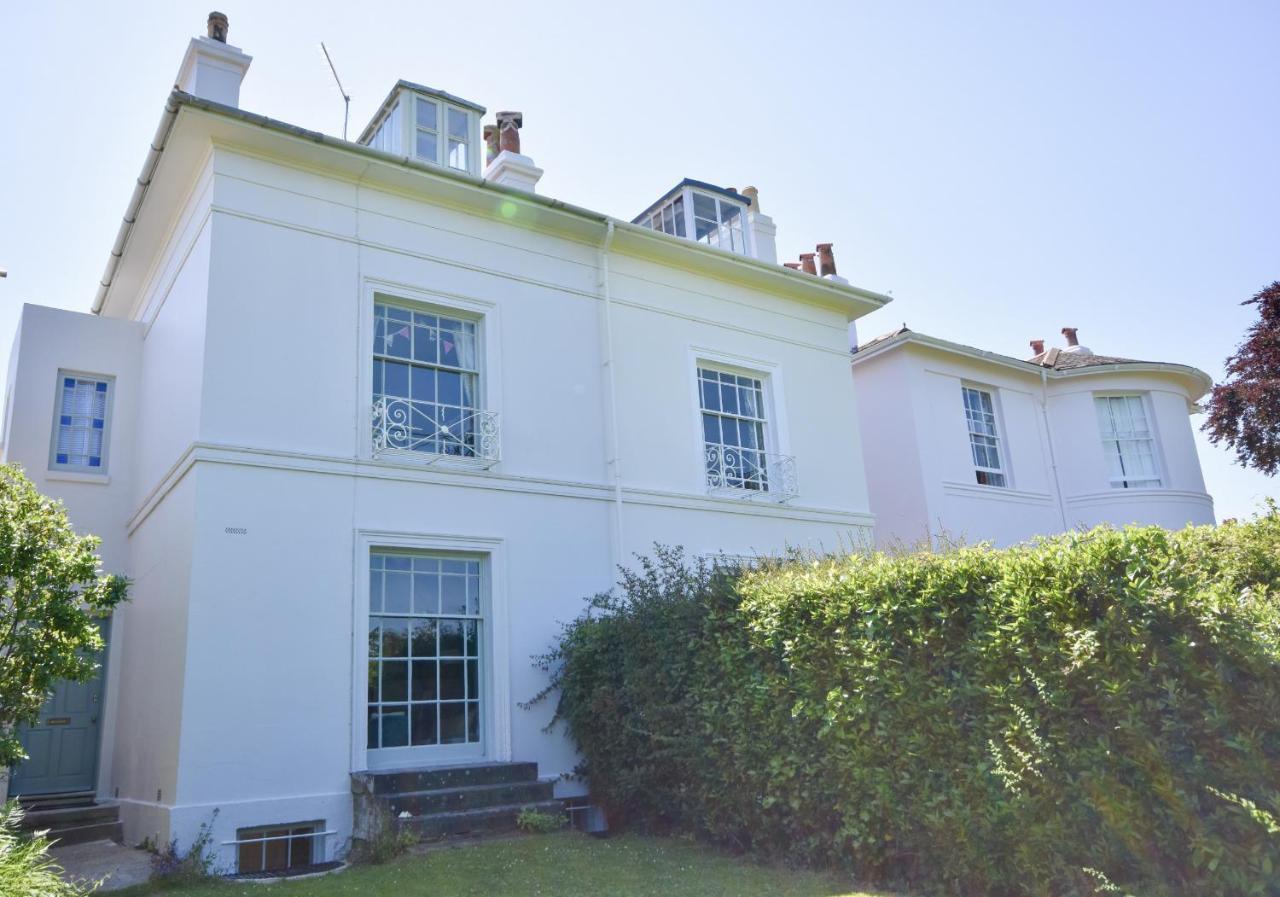 Arden Villa, Sleeps 8, Moments From The Golden Sandy Beach Of Ryde Ryde  Extérieur photo